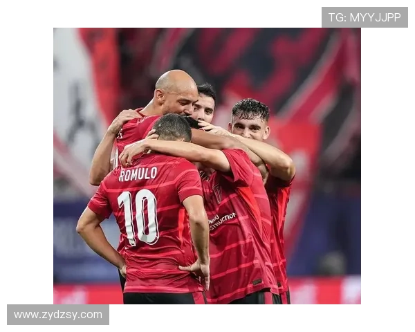 28岁蓉城中卫亚冠赛场频频失误 已送四球成致命隐患 28岁蓉城中卫亚冠赛场频频失误 已送四球成致命隐患